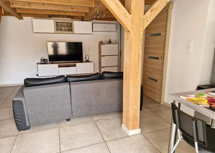 Petite Maison Meublee Entre Avignon Et Carpentras