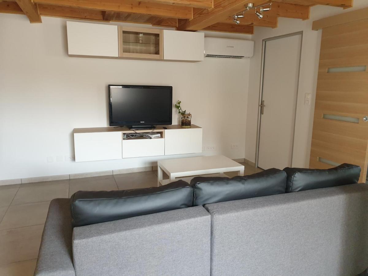 Petite Maison Meublee Entre Avignon Et Carpentras *