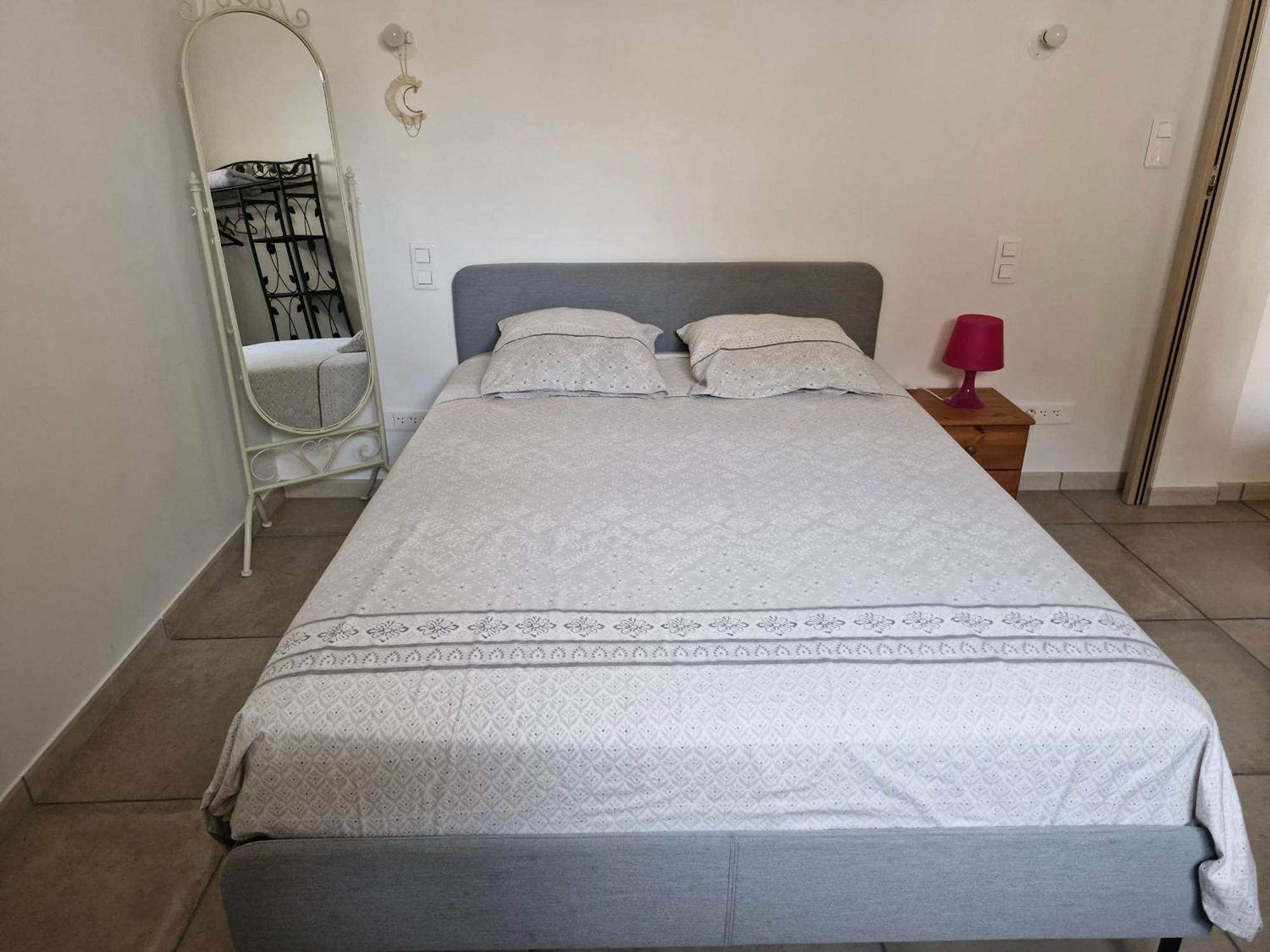 Petite Maison Meublee Entre Avignon Et Carpentras *